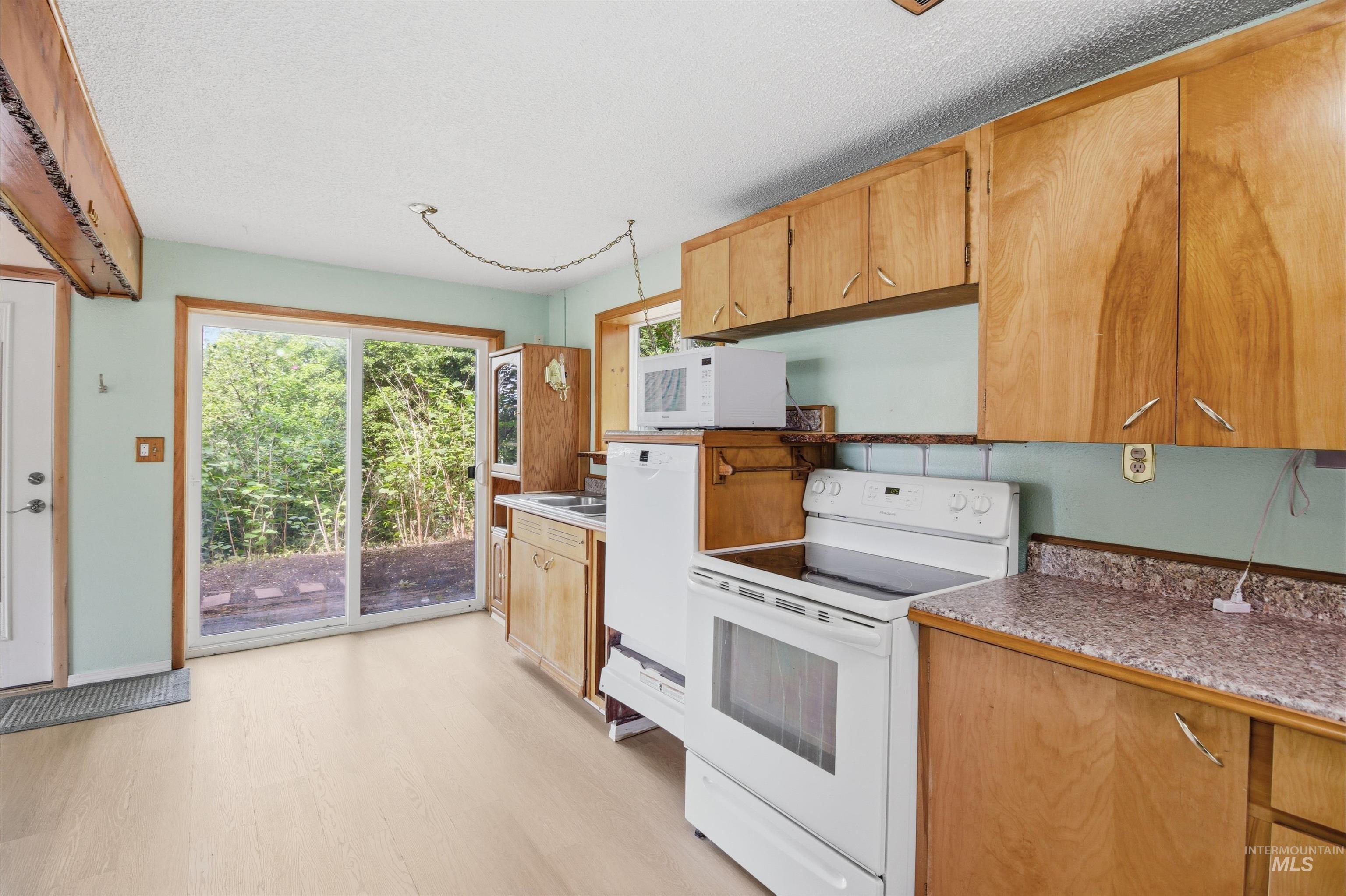 416 N Van Buren Property Photo 13