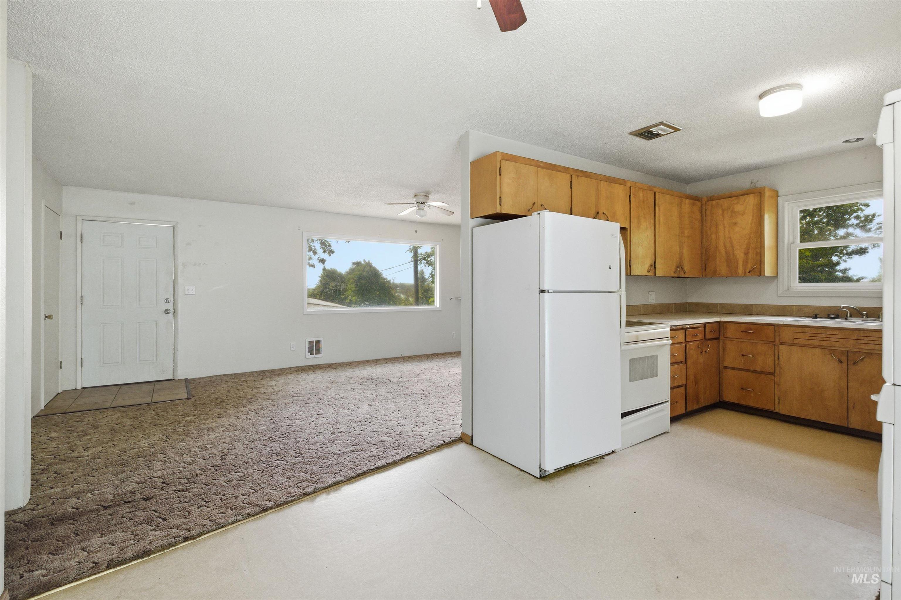 416 N Van Buren Property Photo 31