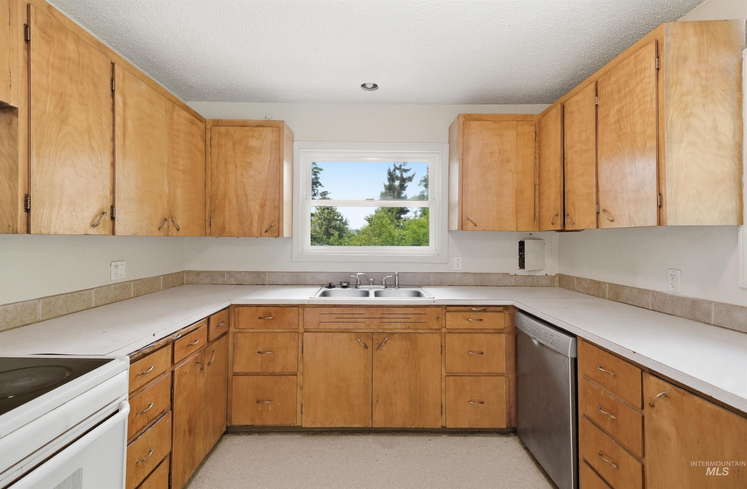 416 N Van Buren Property Photo 32
