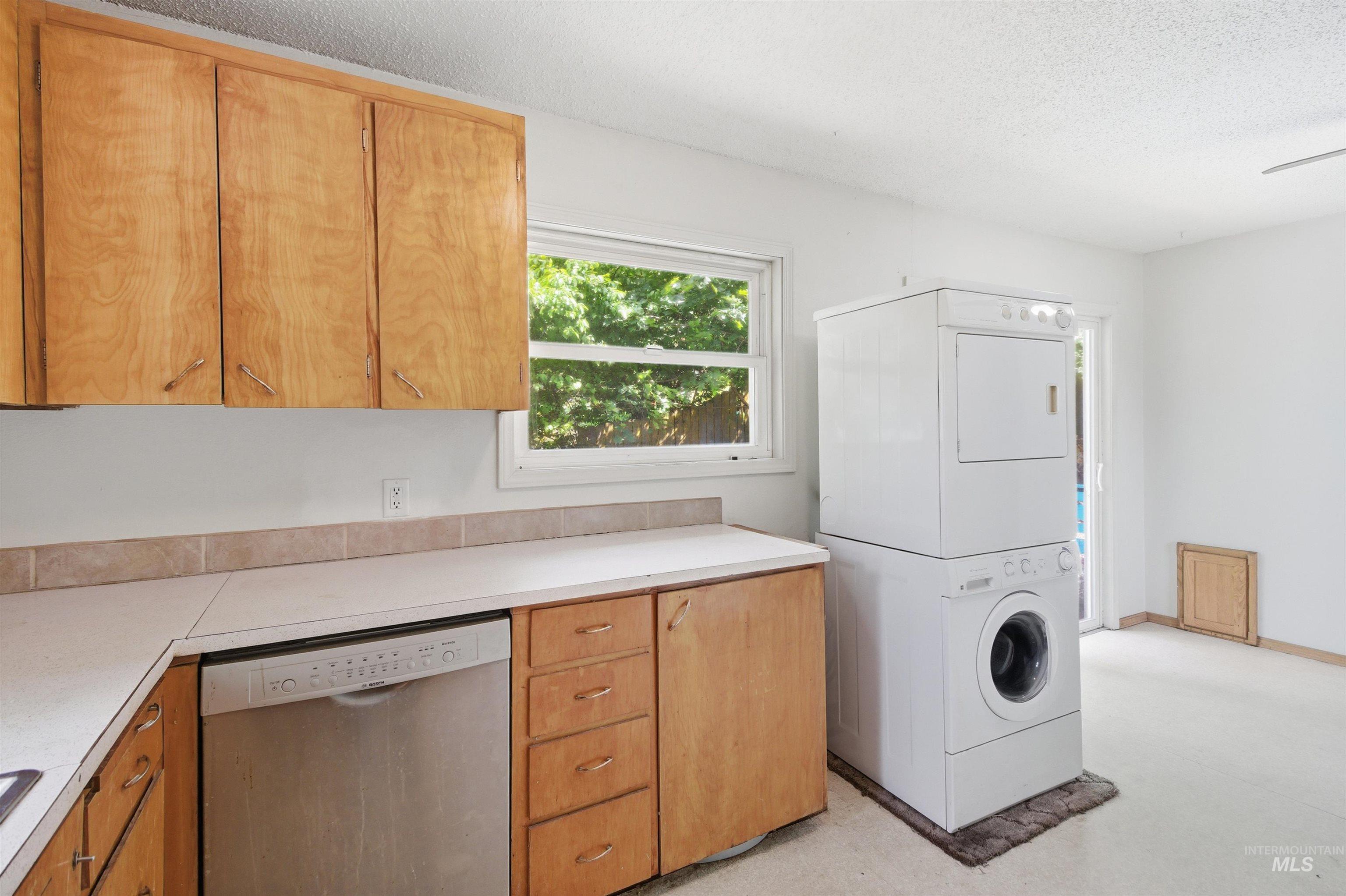 416 N Van Buren Property Photo 35