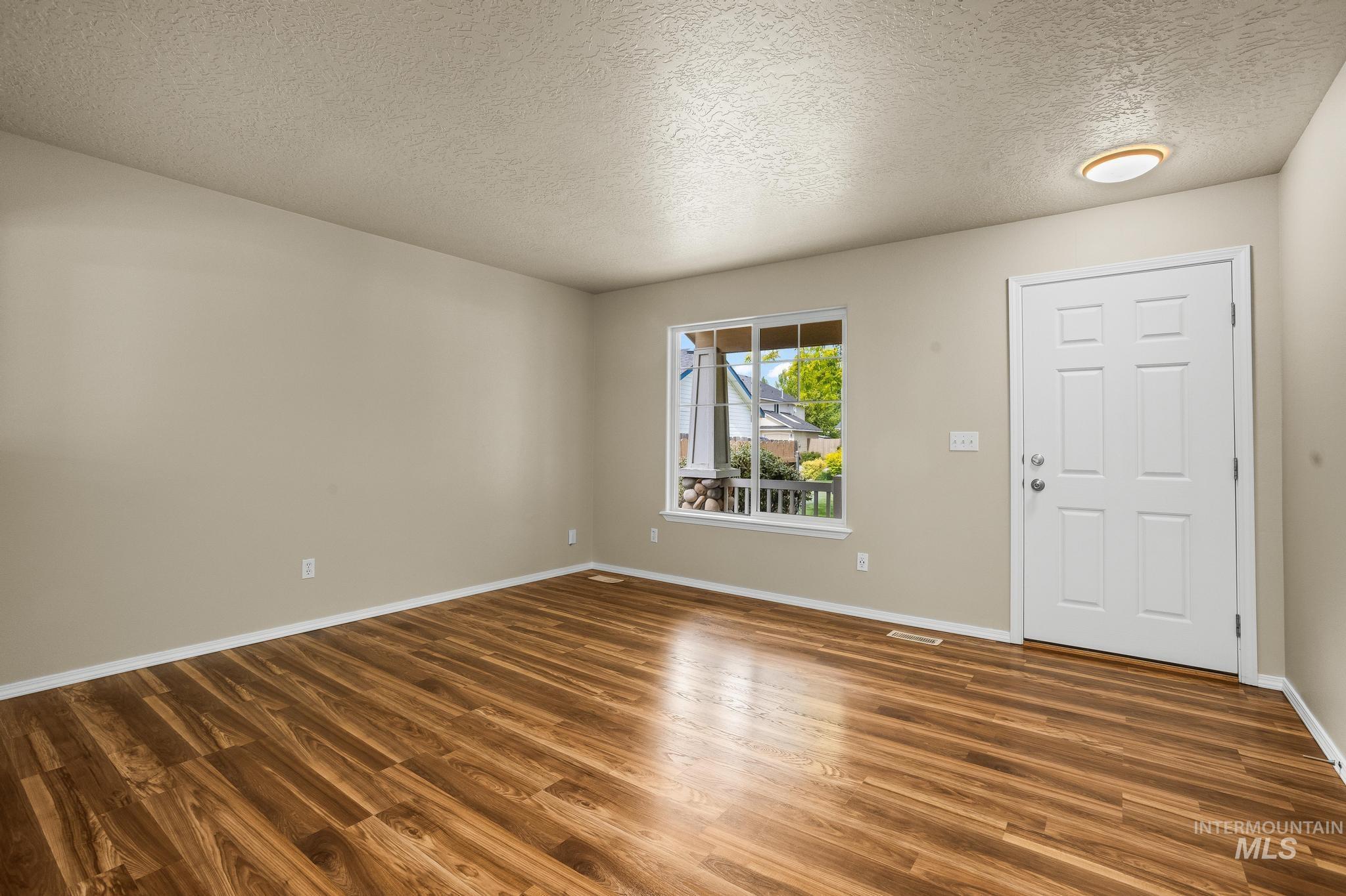 3359 N Macon Pl Property Photo 6