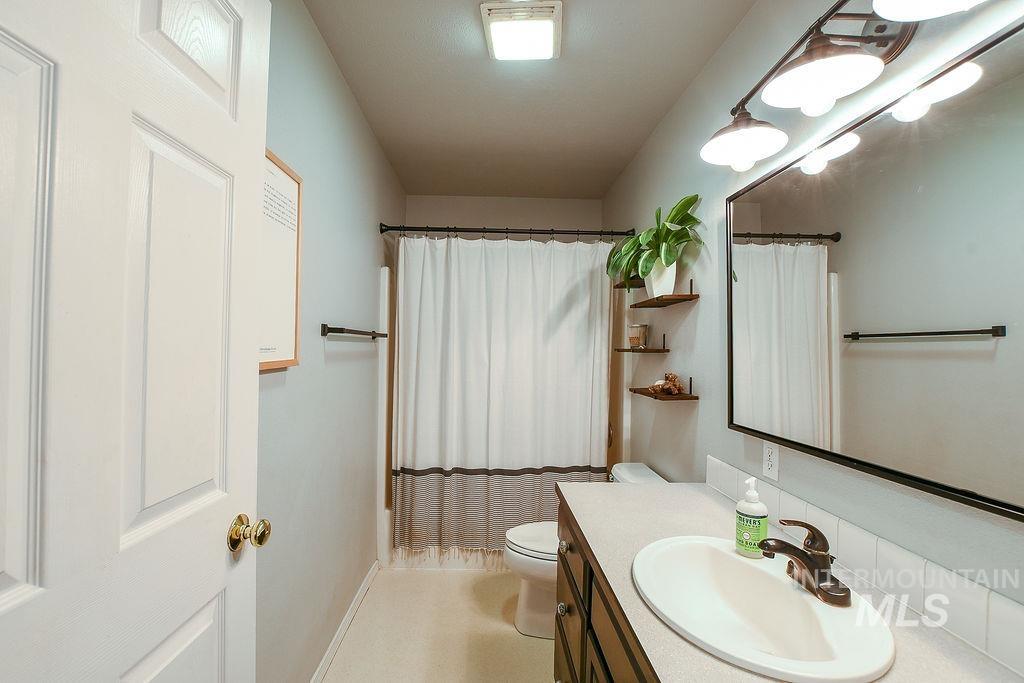 801 Conestoga Dr Property Photo 23