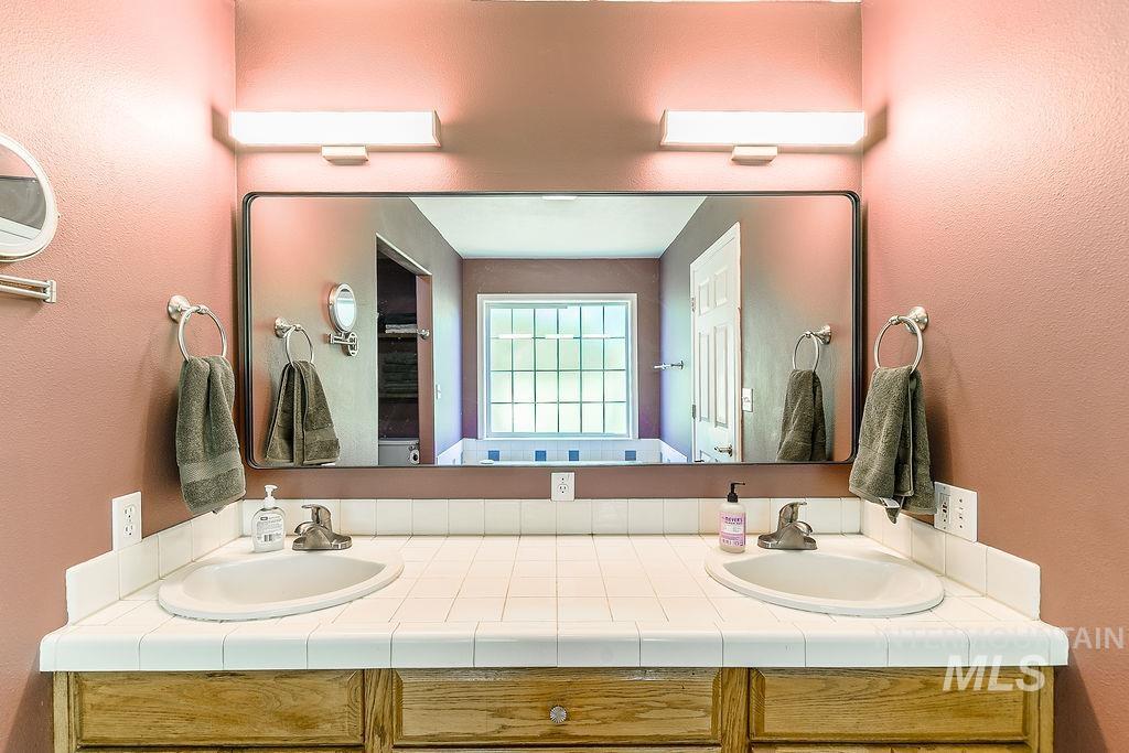 801 Conestoga Dr Property Photo 28