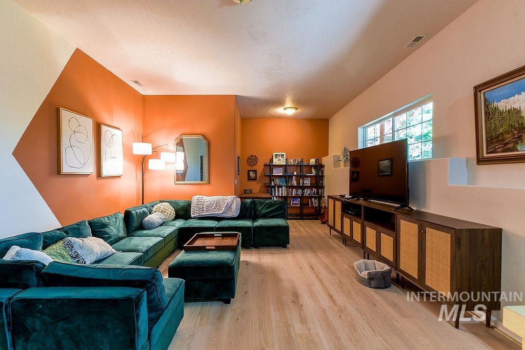801 Conestoga Dr Property Photo 32