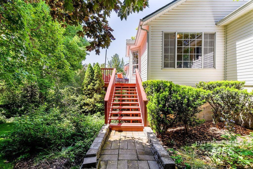 801 Conestoga Dr Property Photo 44