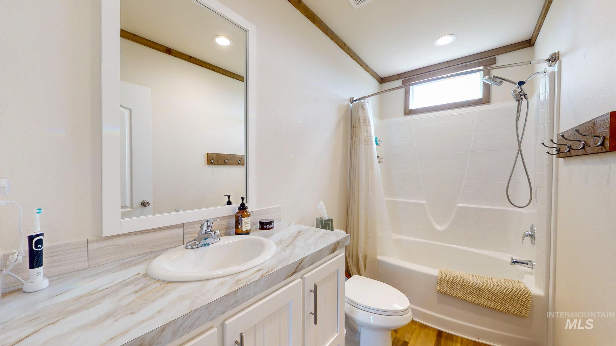 212 E 10 S Property Photo 18