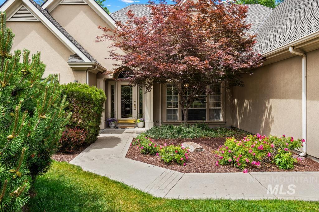 576 E Riverchase Way Property Photo 1