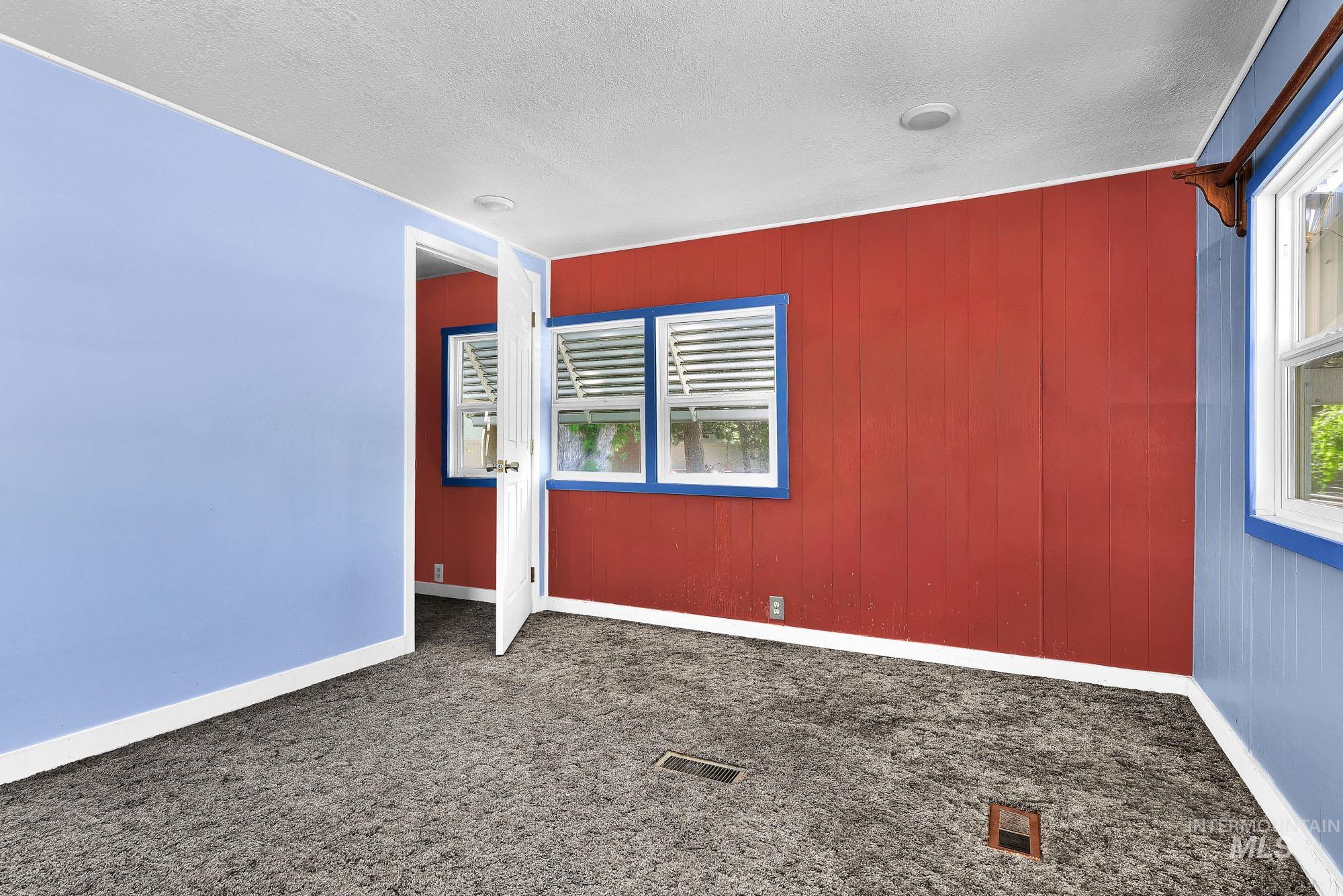 700 Fairview Ave Property Photo 15