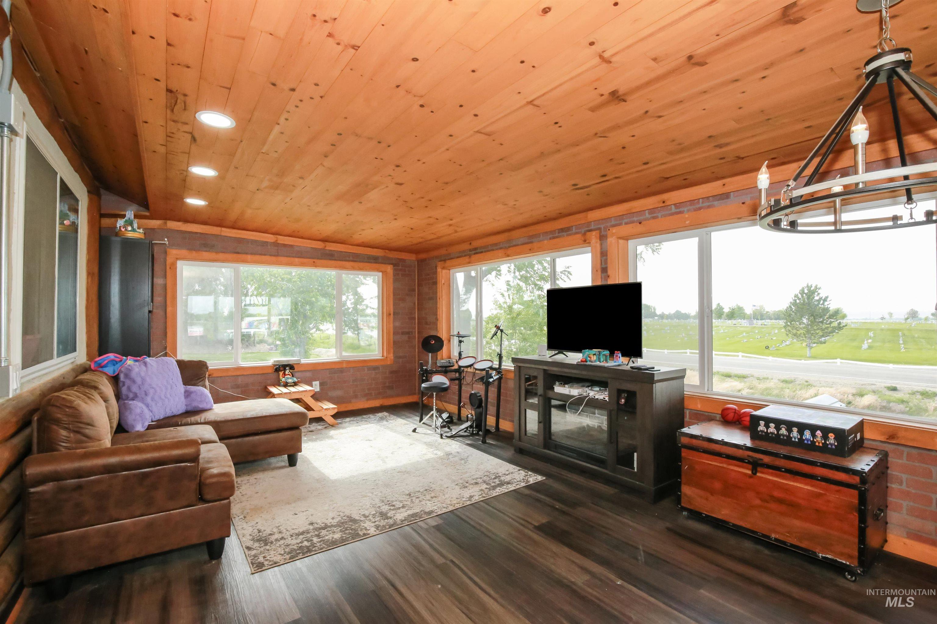 3733 Hwy 30 W Property Photo 12