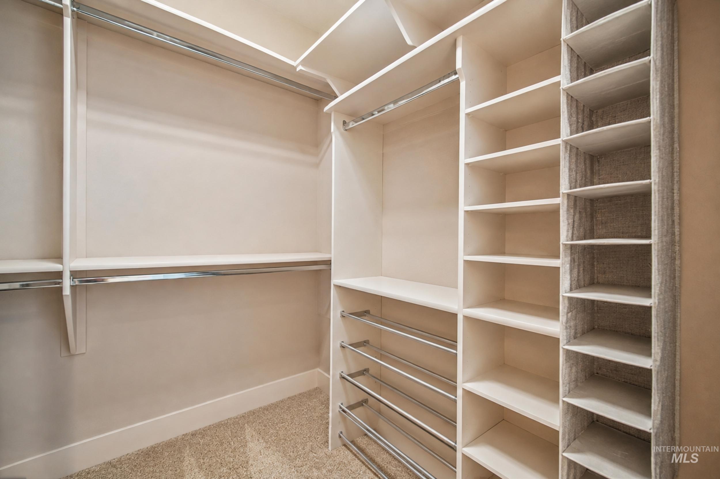546 W Cagney St Property Photo 15