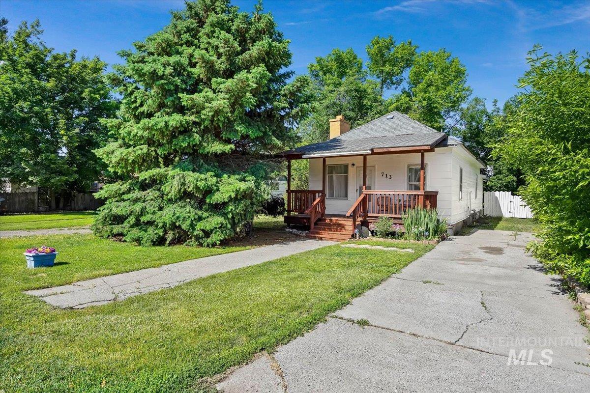 713 Montana St. Property Photo 1