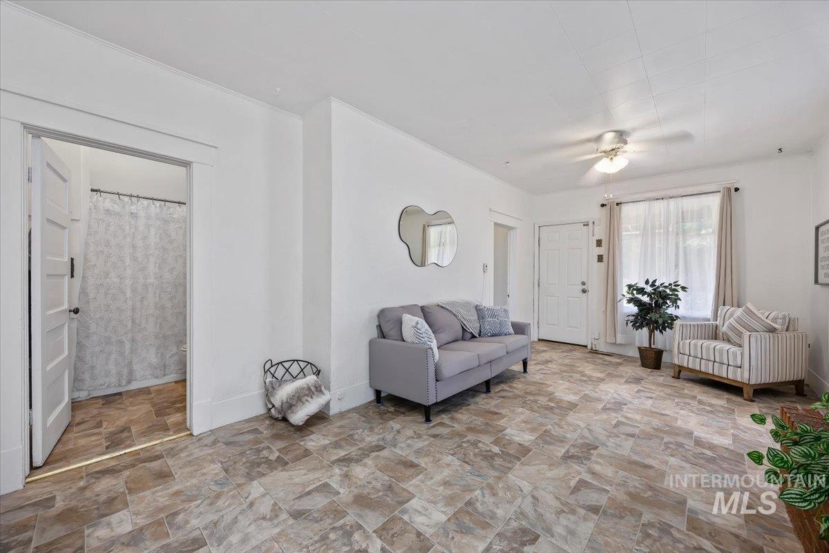713 Montana St. Property Photo 6