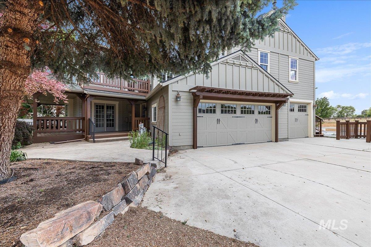 10060 W Rolling Hills Dr. Property Photo 3