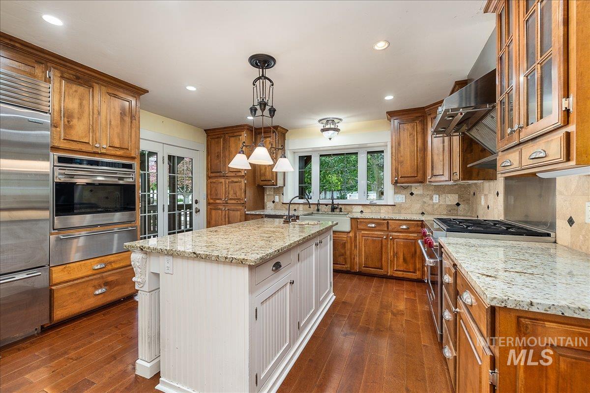 10060 W Rolling Hills Dr. Property Photo 5