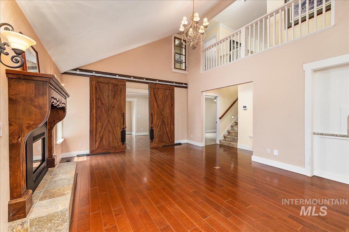 10060 W Rolling Hills Dr. Property Photo 9
