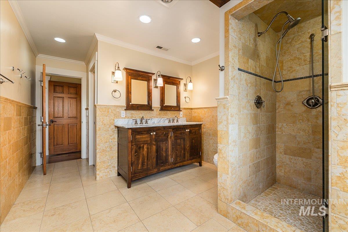 10060 W Rolling Hills Dr. Property Photo 17