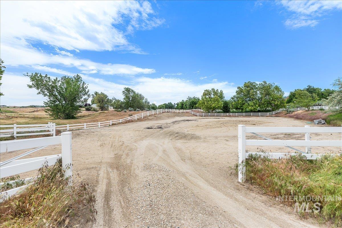 10060 W Rolling Hills Dr. Property Photo 30