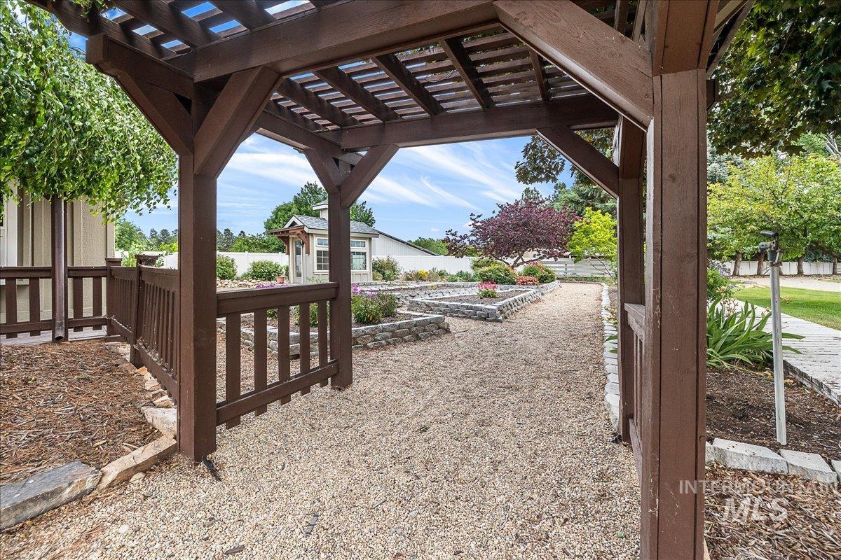 10060 W Rolling Hills Dr. Property Photo 40