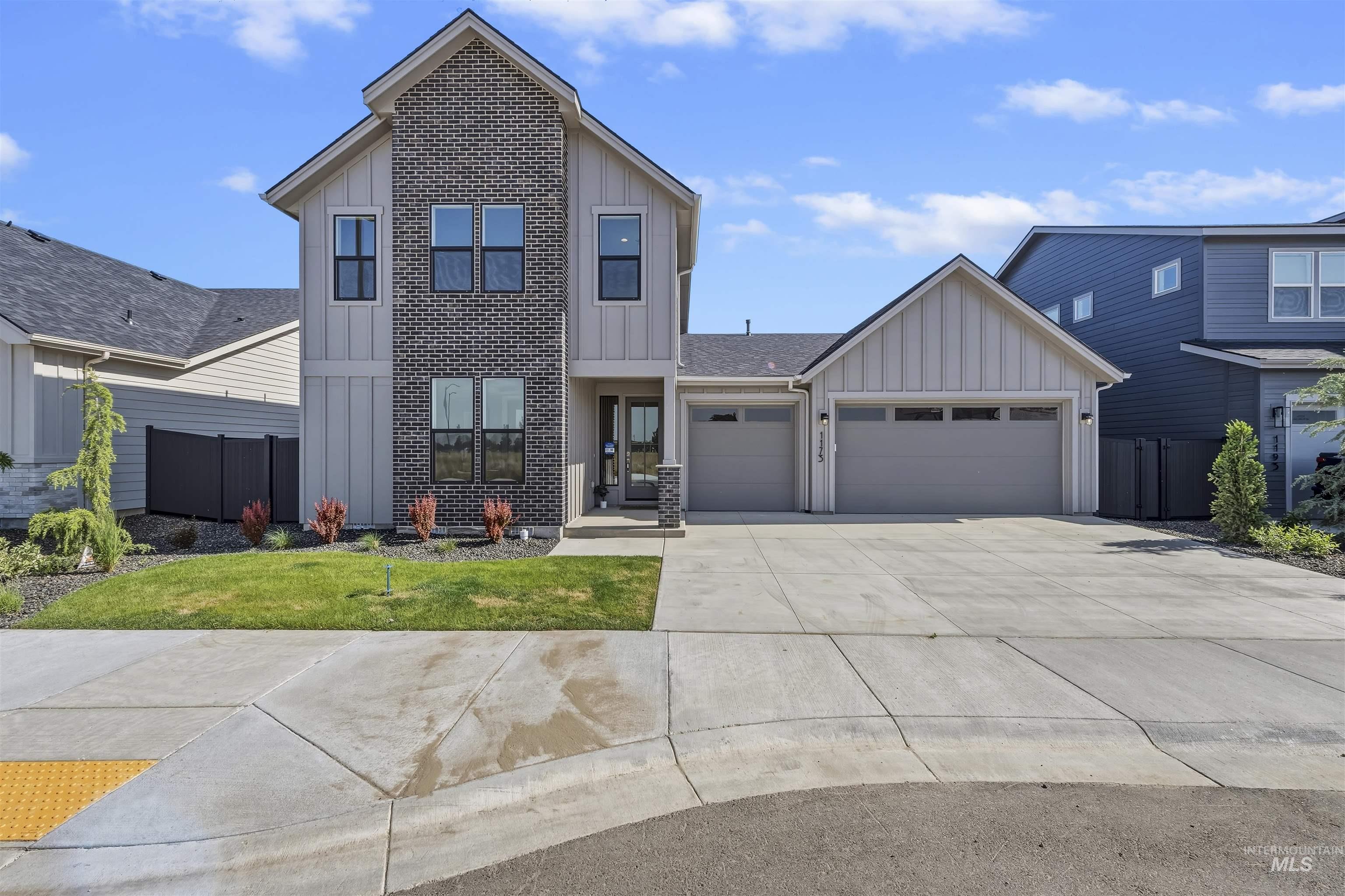 1173 W Malbar St Property Photo 2