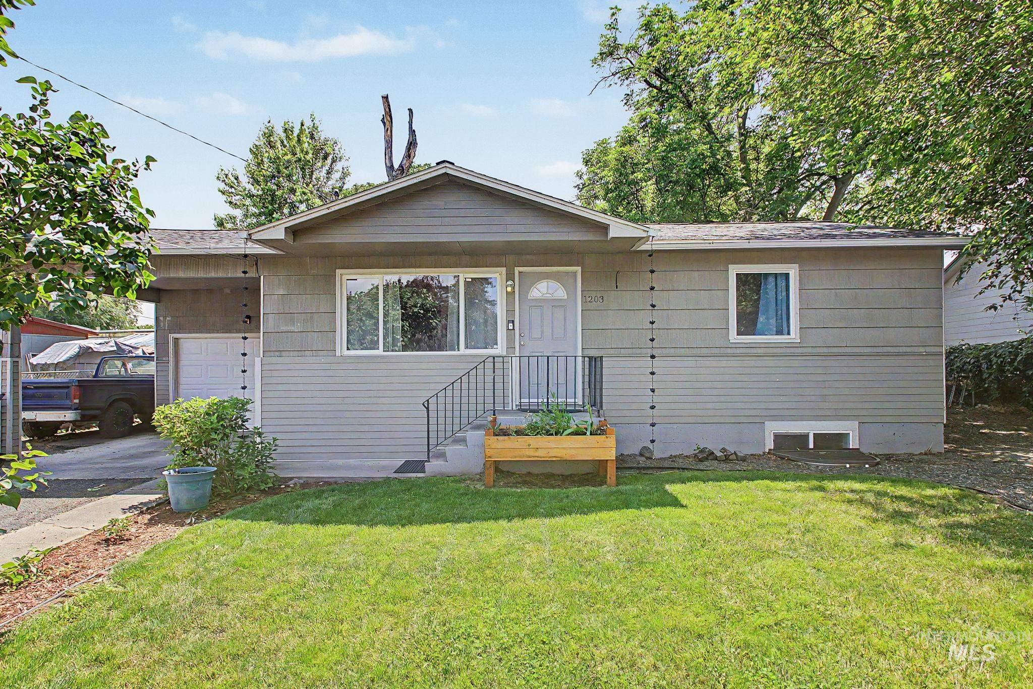 1203 20th Avenue Property Photo 2