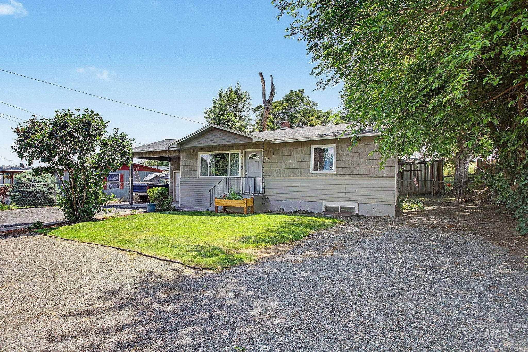 1203 20th Avenue Property Photo 3
