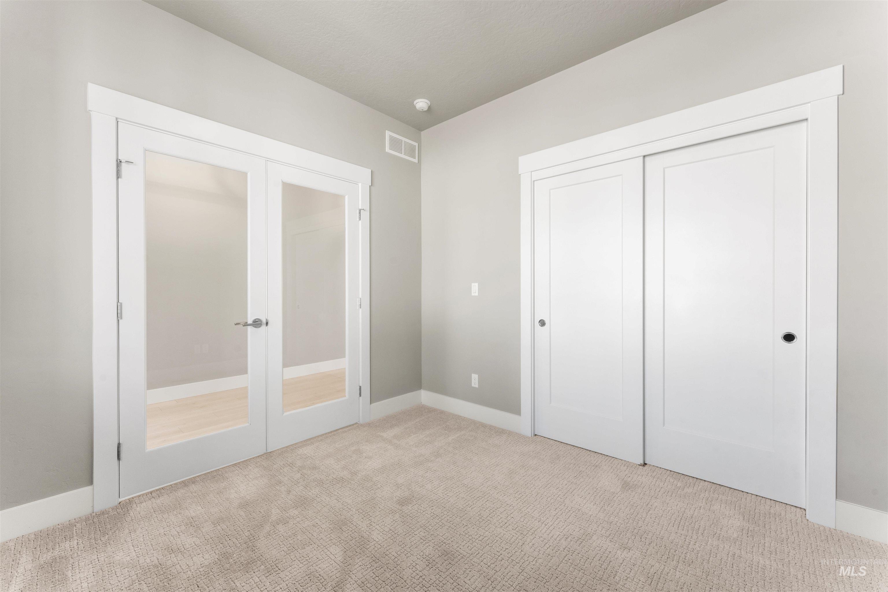 8035 Tandy Cove St Property Photo 4