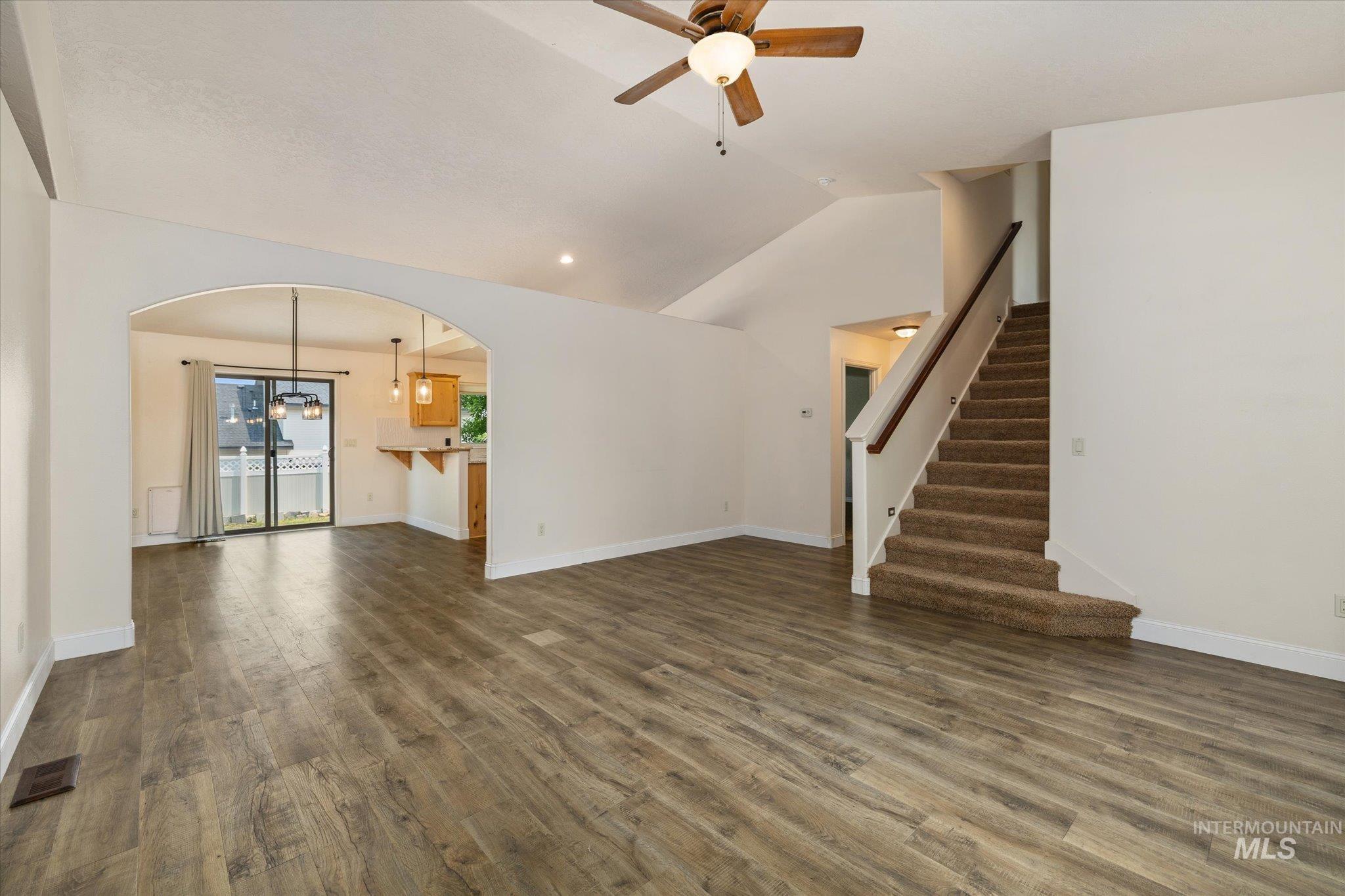 370 S Schober Loop Property Photo 3