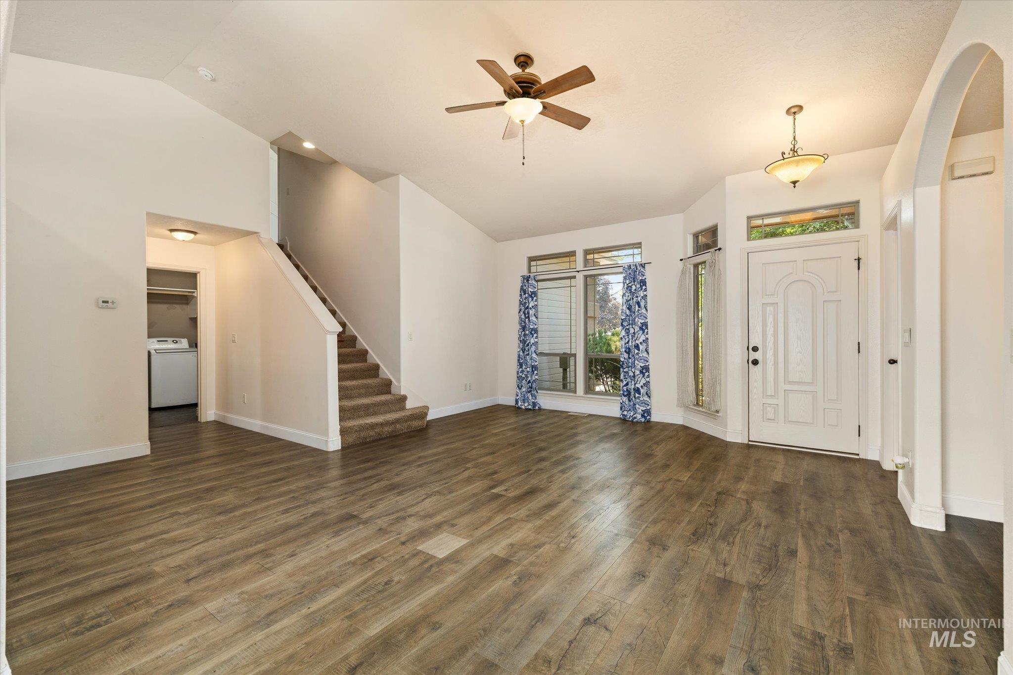 370 S Schober Loop Property Photo 5