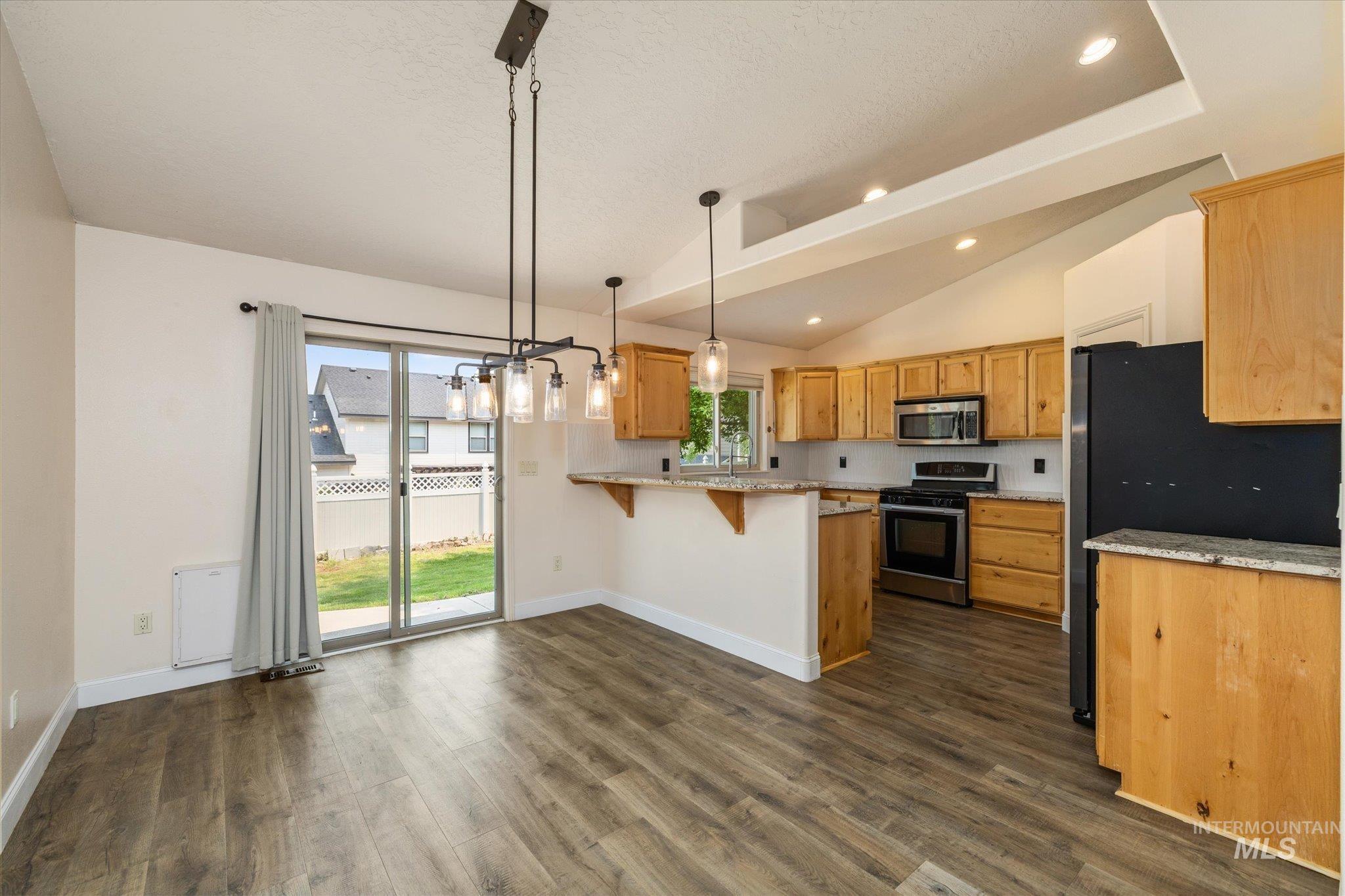 370 S Schober Loop Property Photo 6