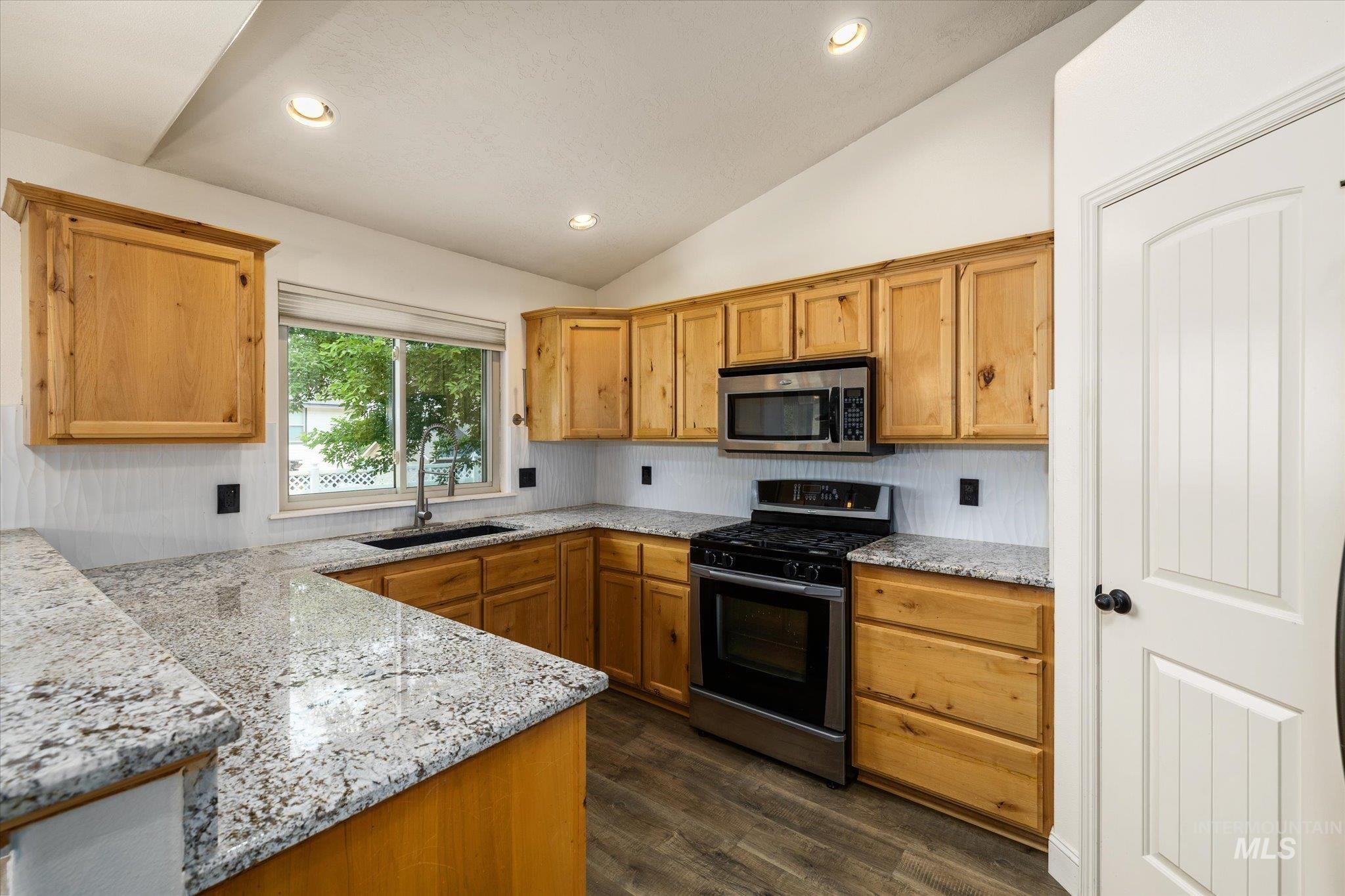 370 S Schober Loop Property Photo 9