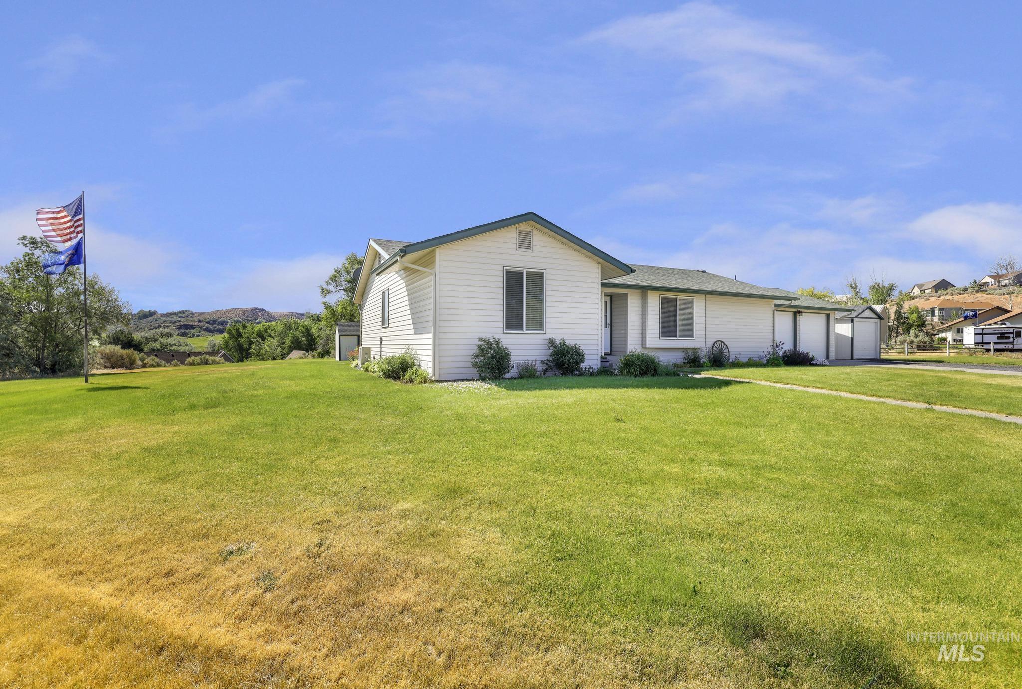 4514 Pheasant Ln Property Photo 4