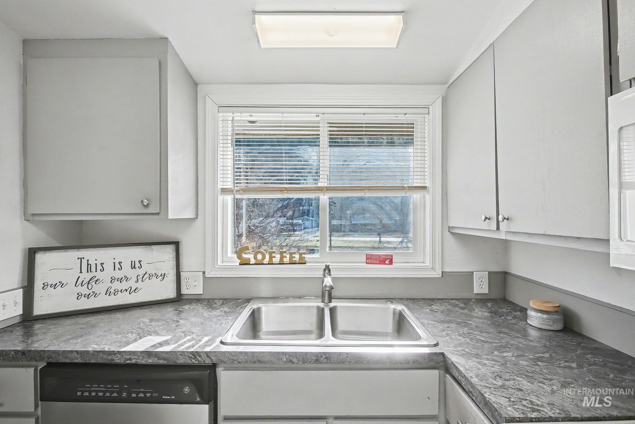 150 Elm Property Photo 4