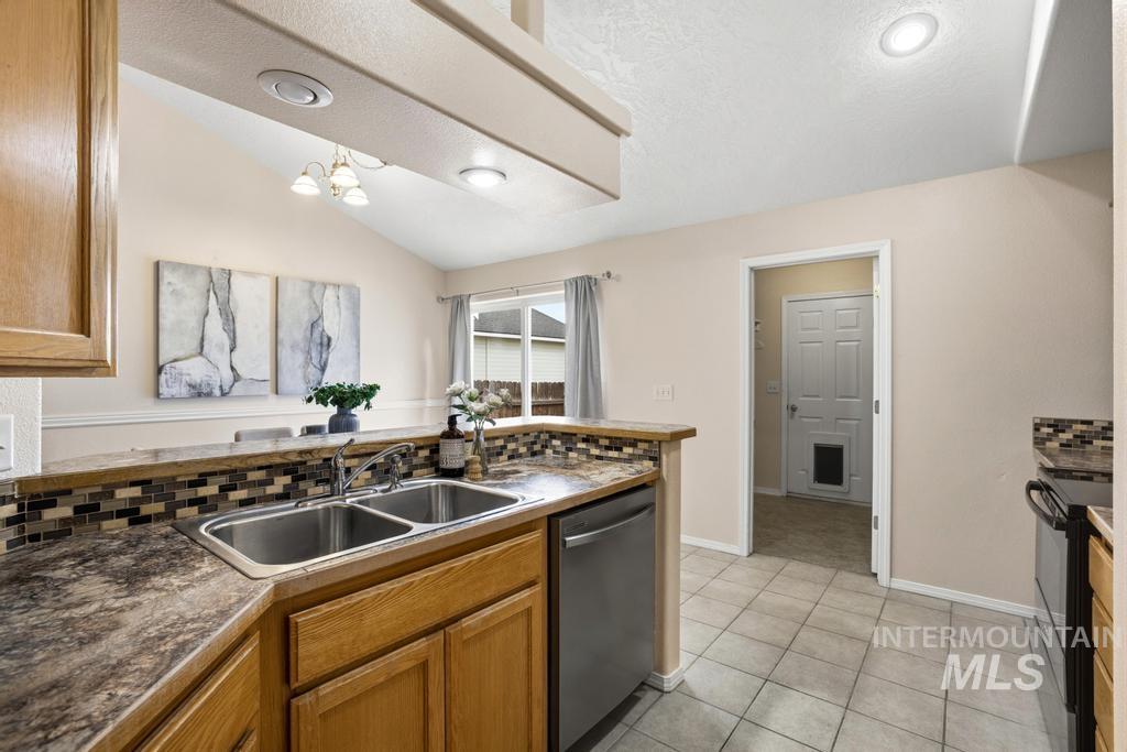 8773 W Banjo Dr. Property Photo 14
