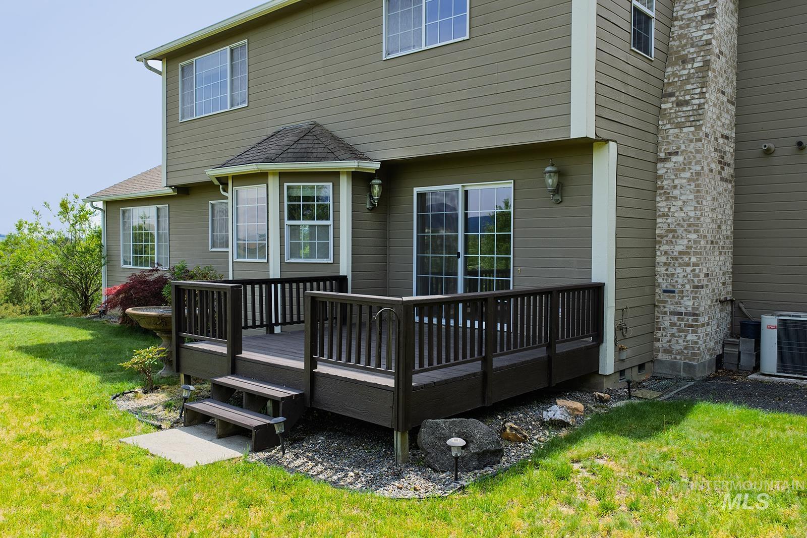 1060 Canterwood Property Photo 6