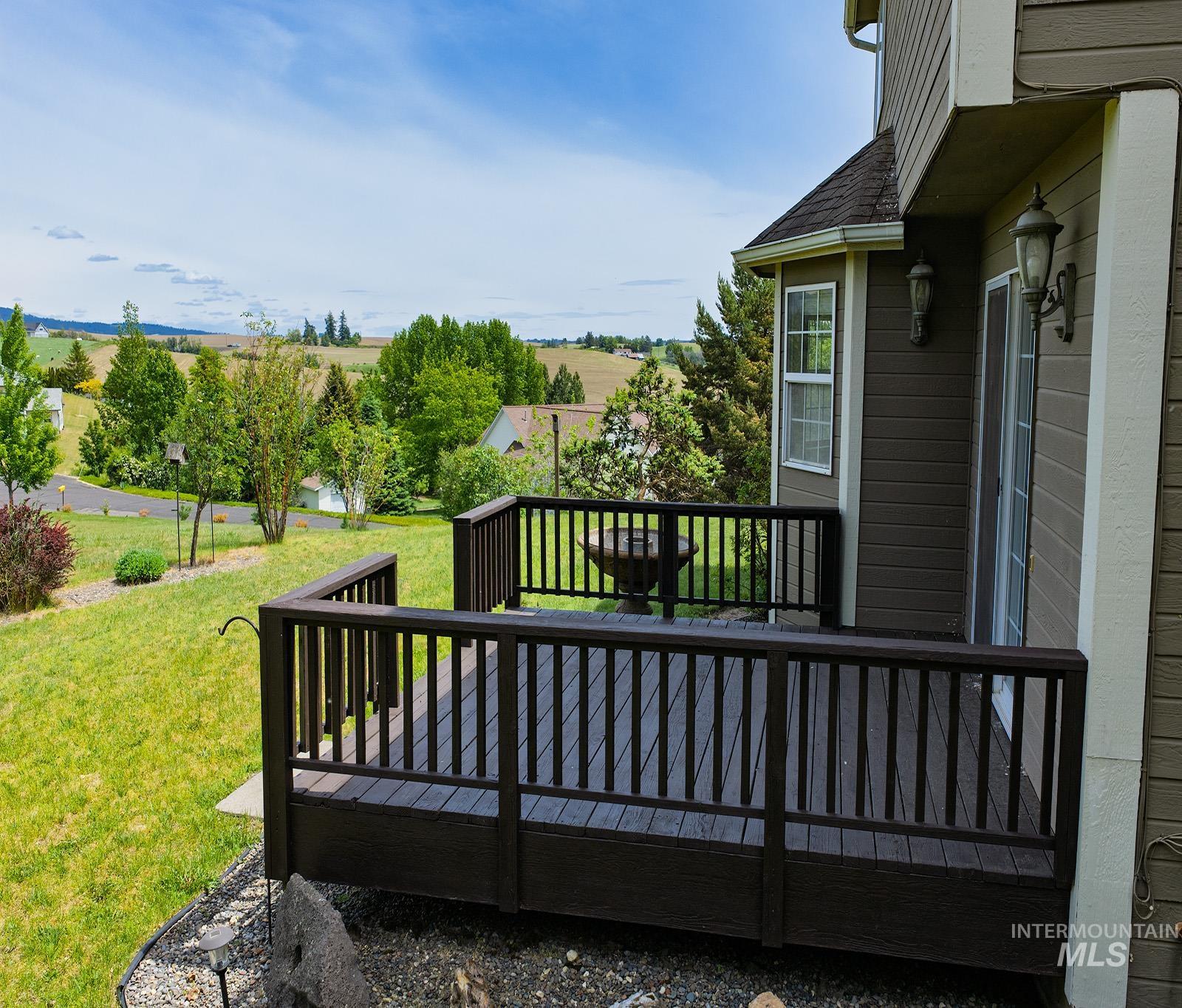 1060 Canterwood Property Photo 8