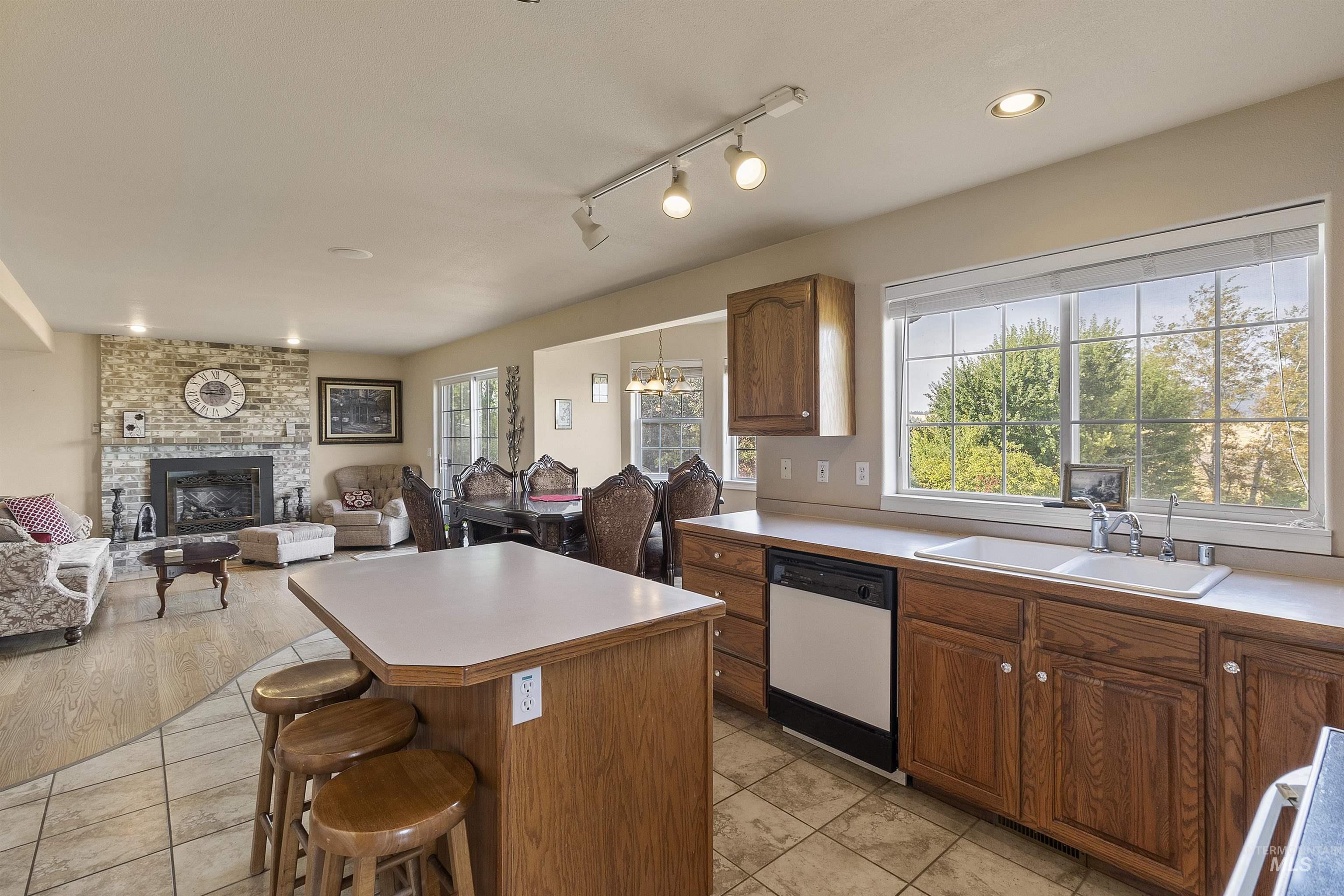 1060 Canterwood Property Photo 10