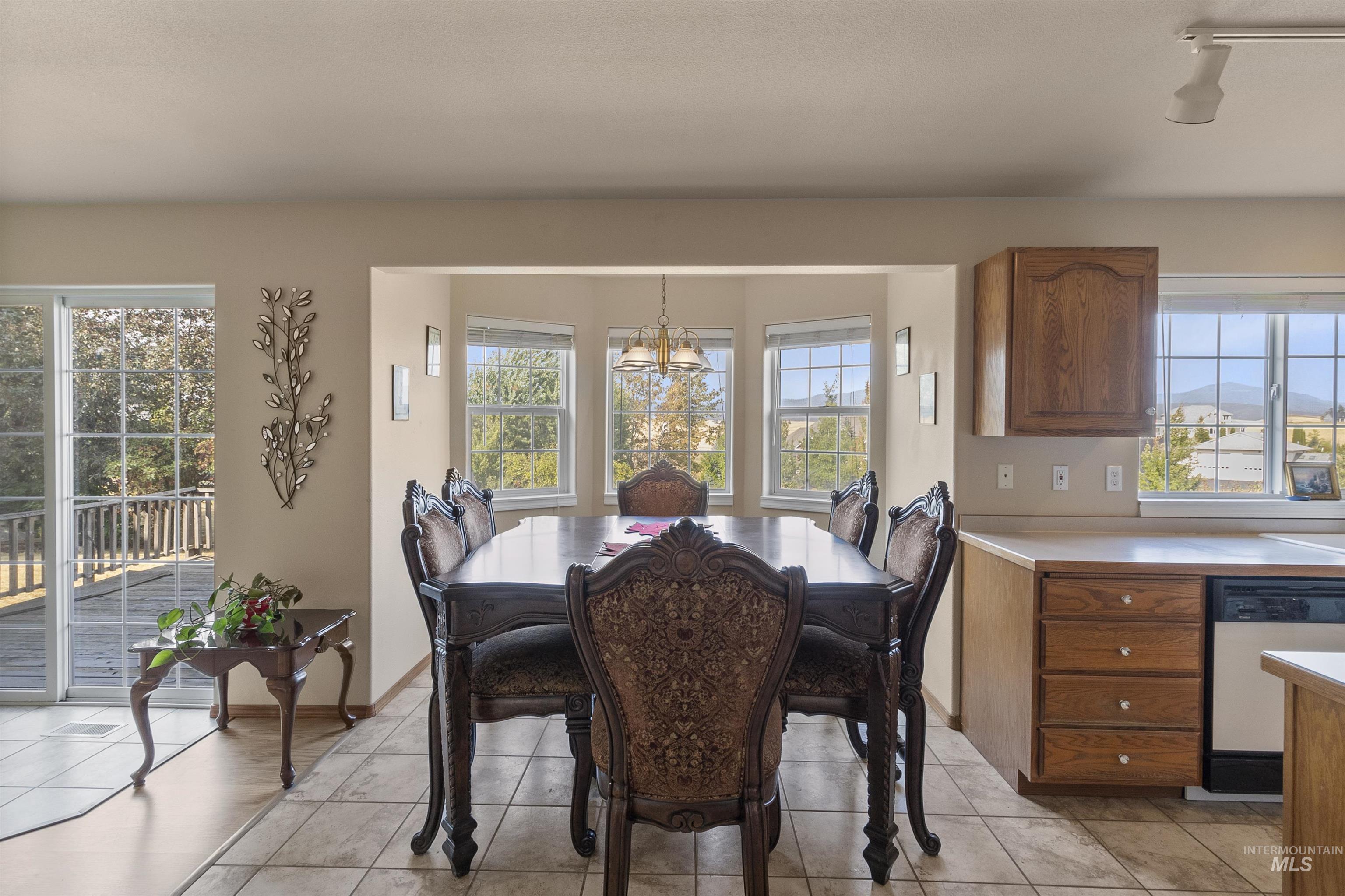 1060 Canterwood Property Photo 13