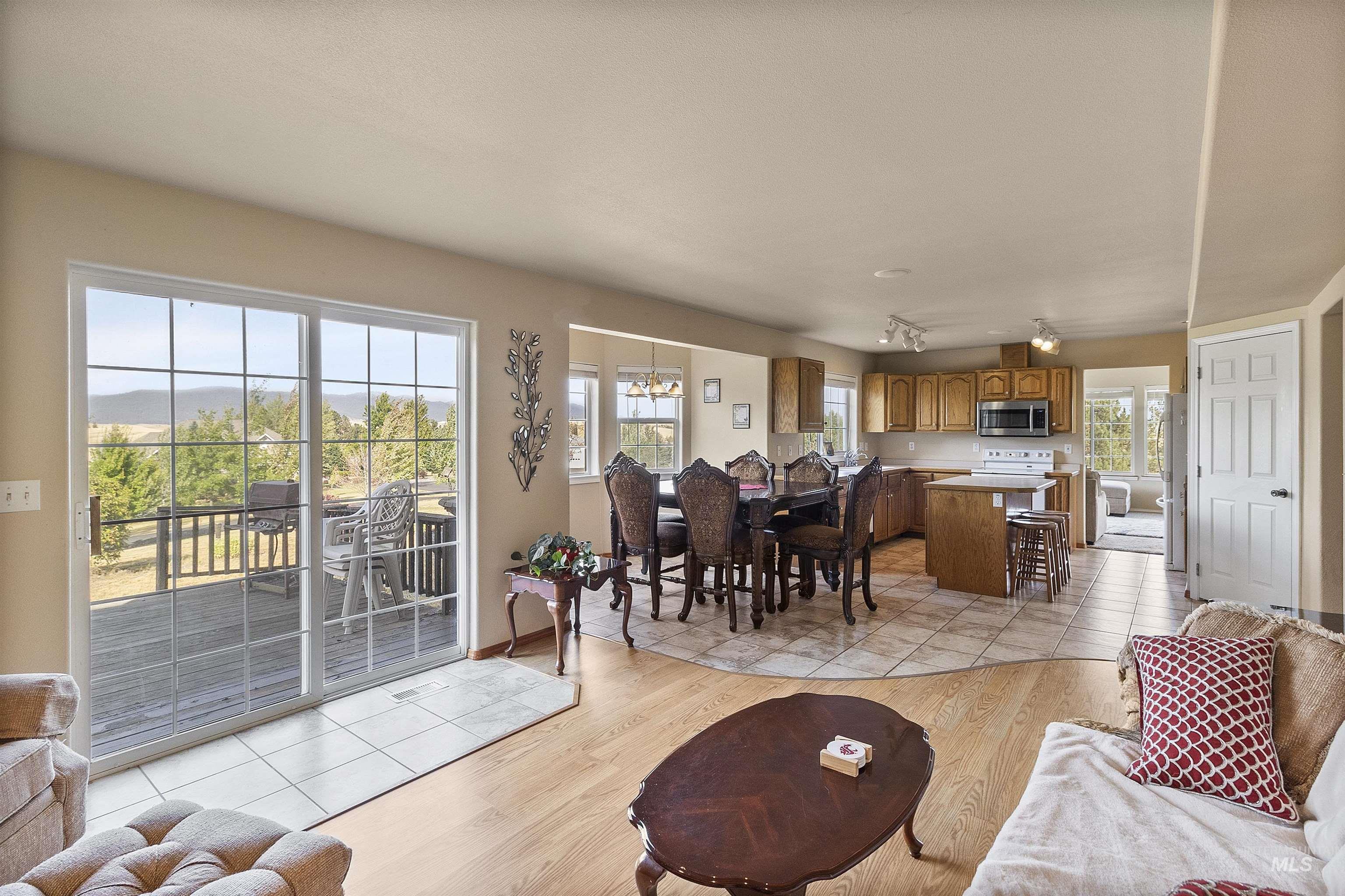 1060 Canterwood Property Photo 16