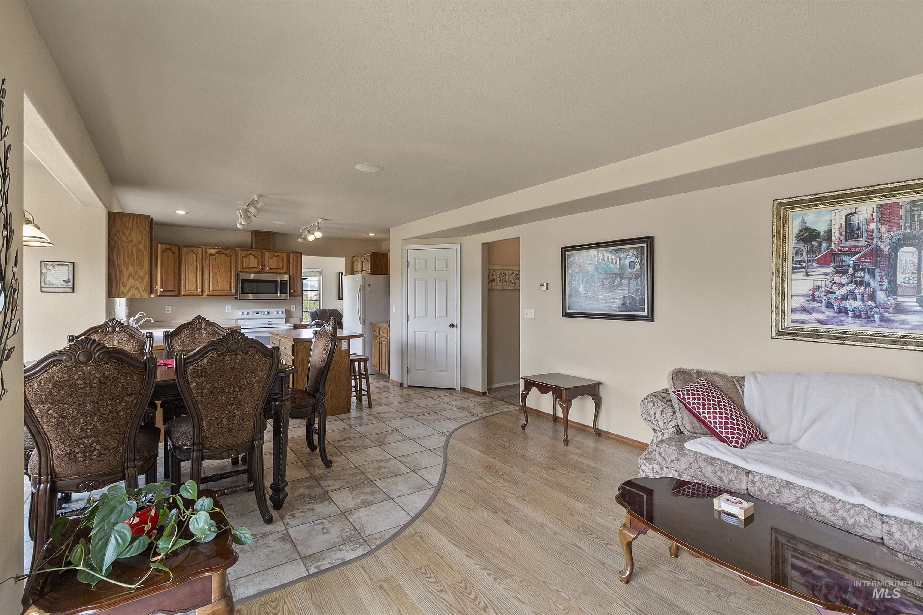 1060 Canterwood Property Photo 17