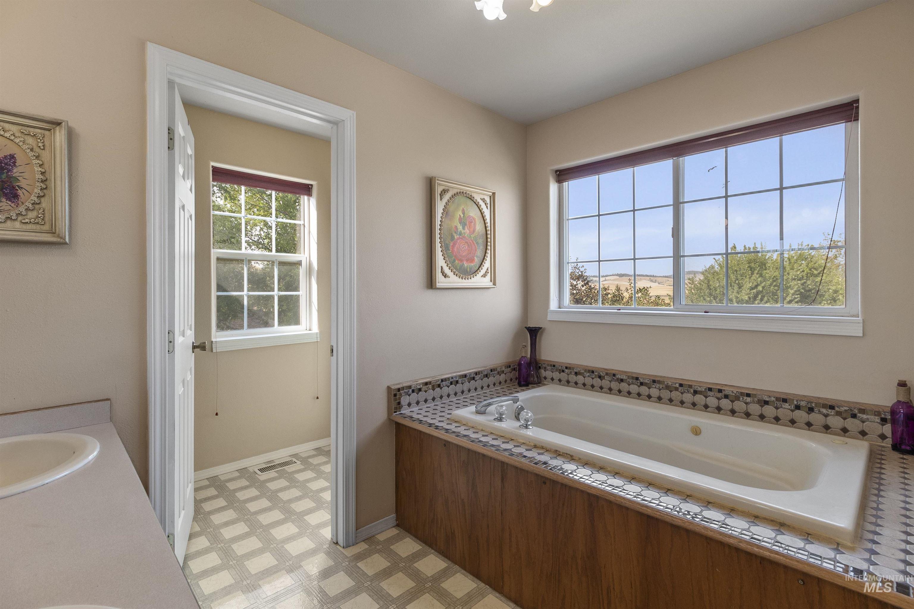 1060 Canterwood Property Photo 25
