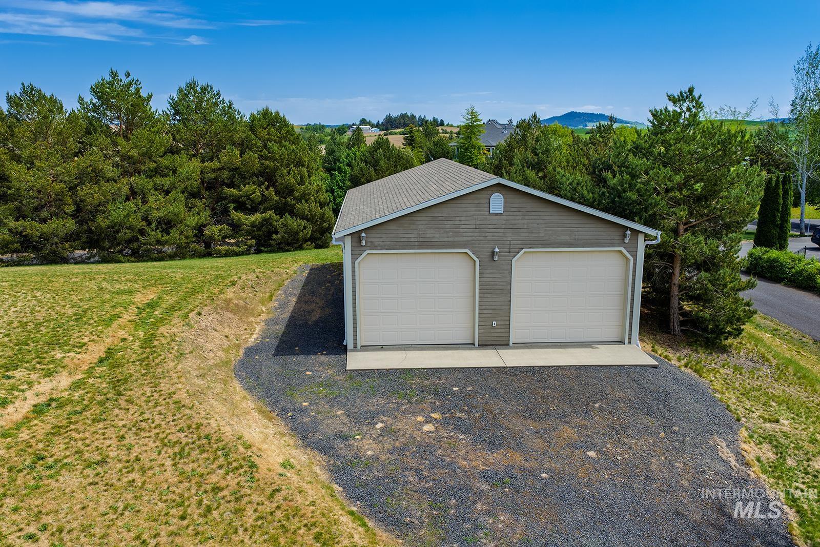 1060 Canterwood Property Photo 41