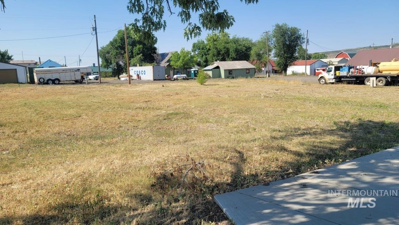 403-409 Illinois Avenue Property Photo 7