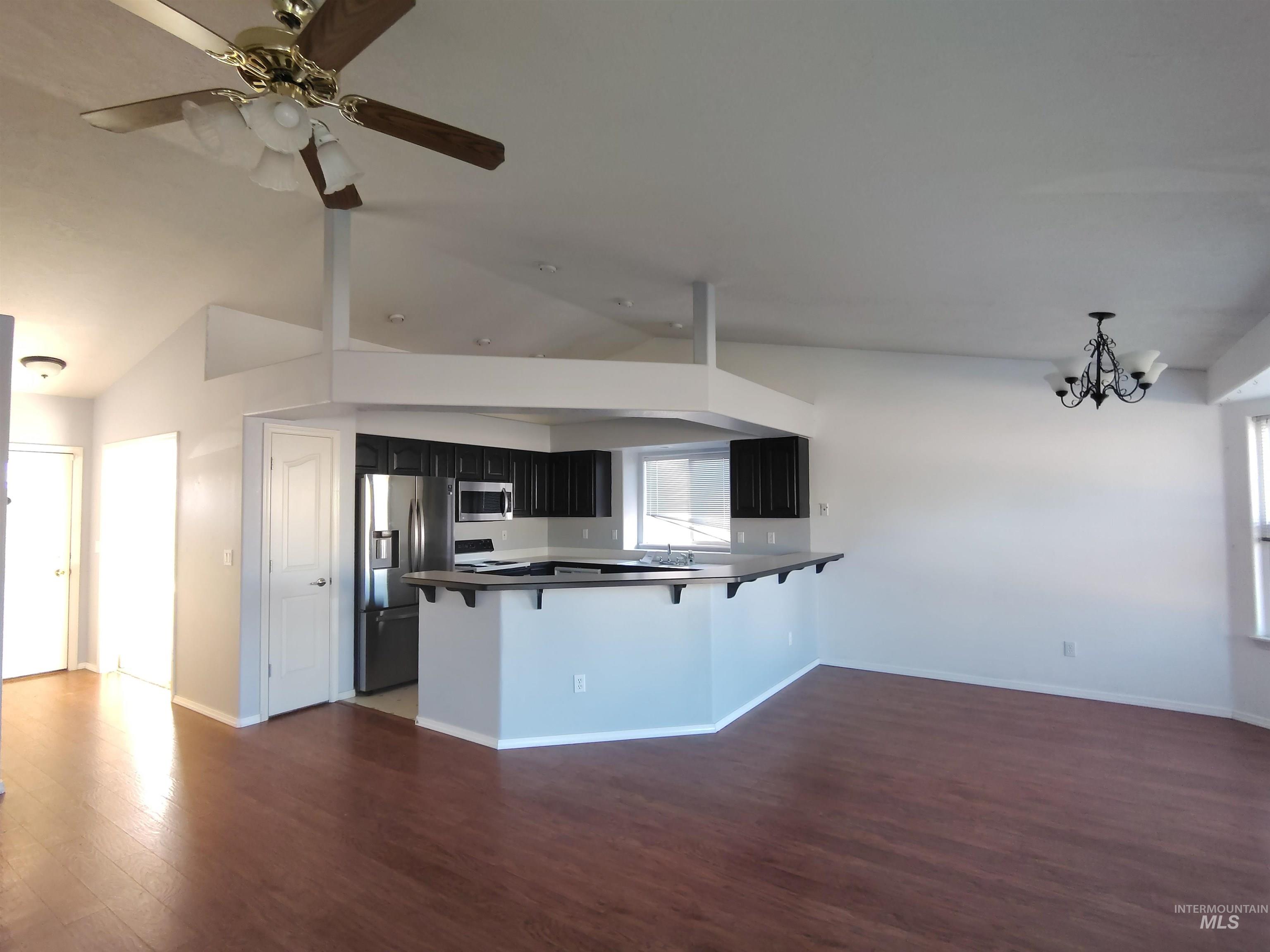 40 S Bingham St Property Photo 4