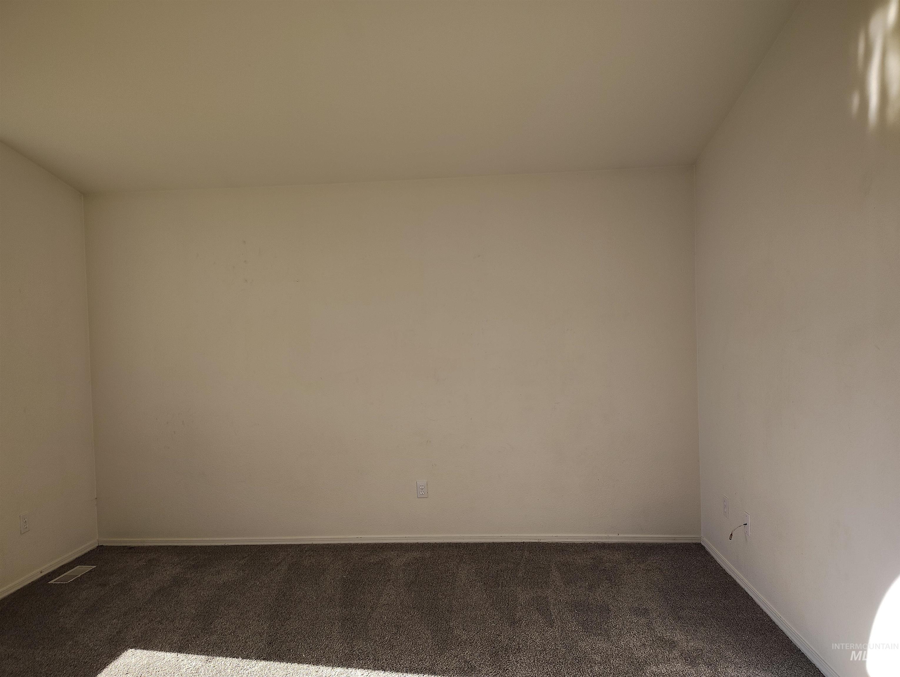40 S Bingham St Property Photo 6