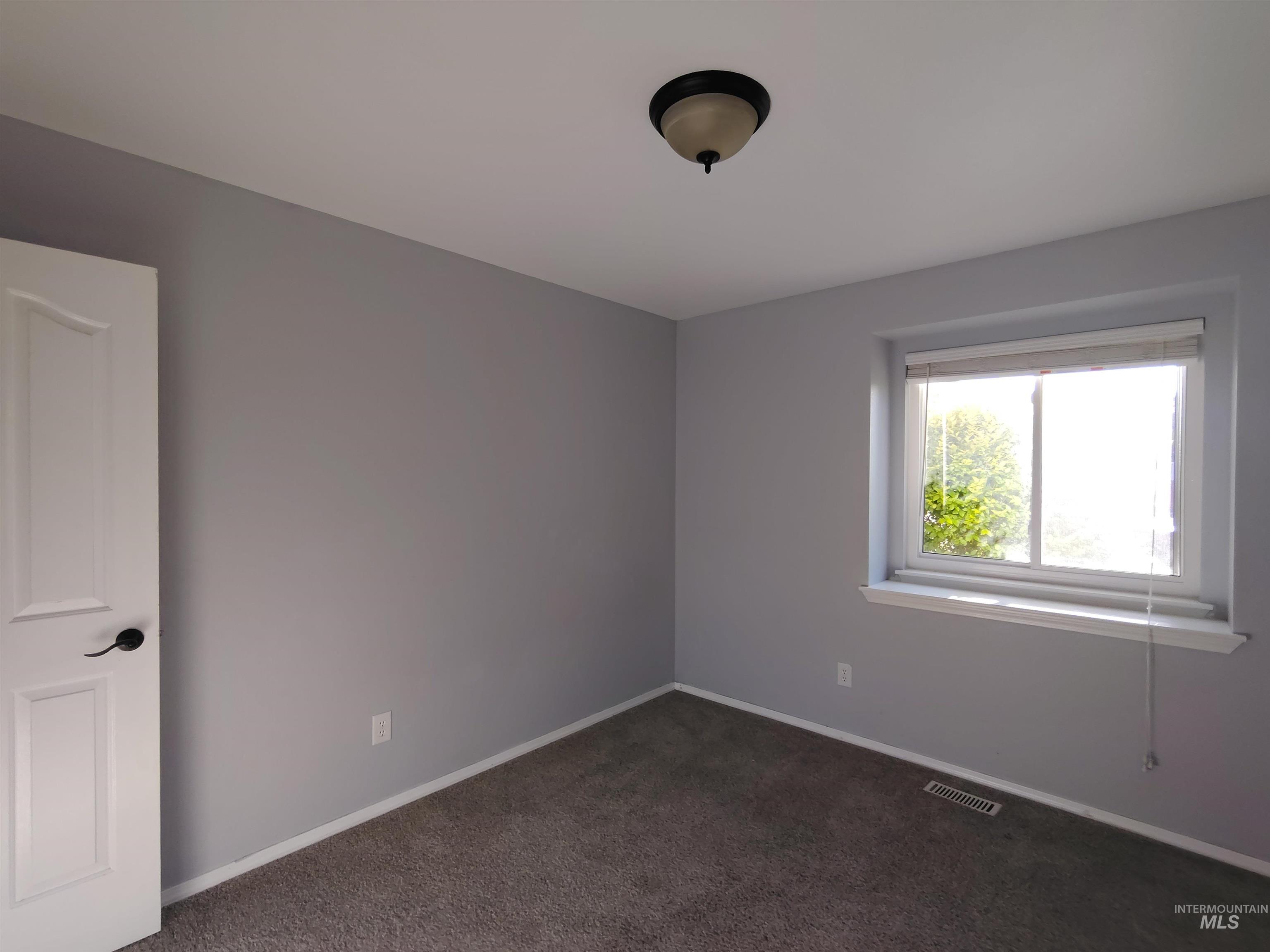 40 S Bingham St Property Photo 9