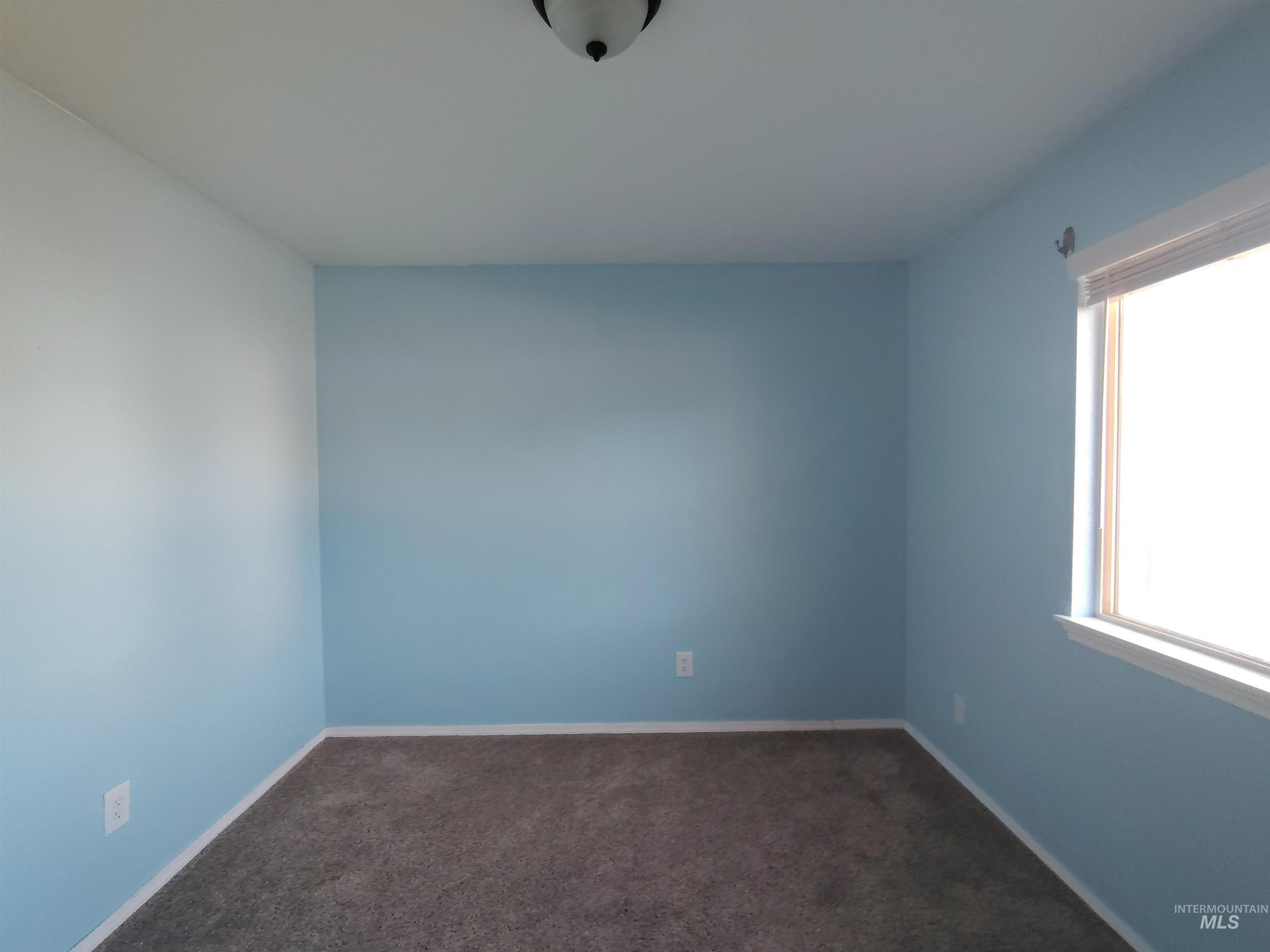 40 S Bingham St Property Photo 10