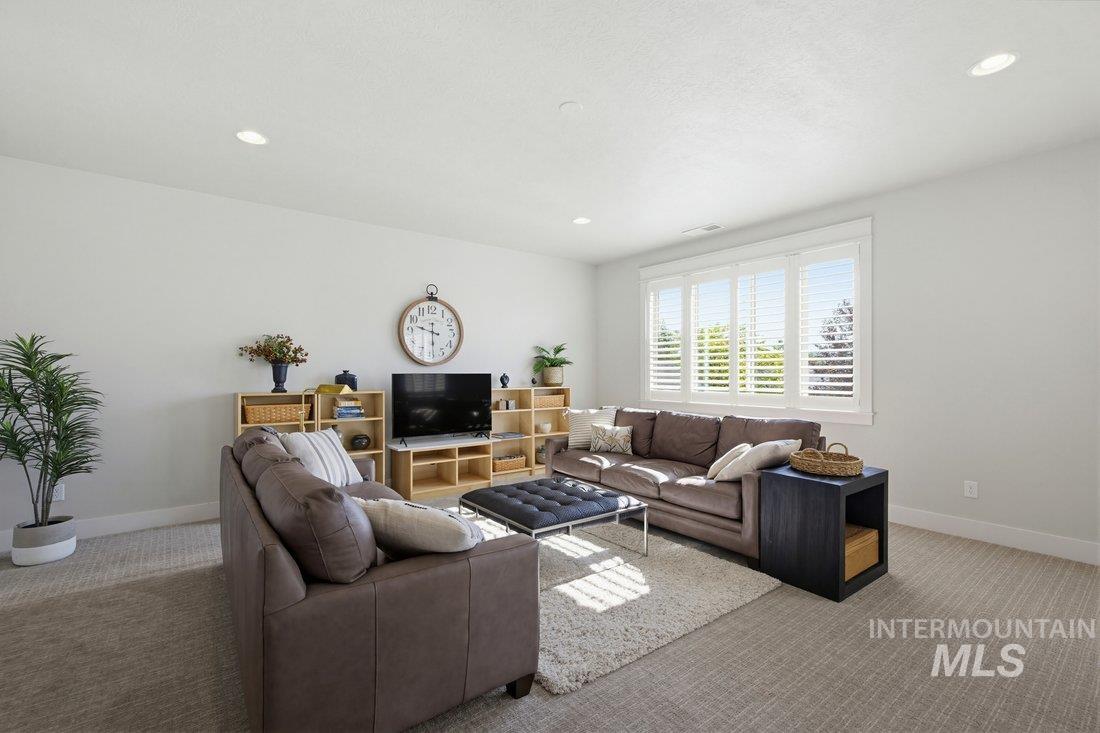 6922 N Agrarian Property Photo 29