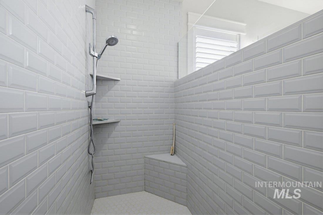 6922 N Agrarian Property Photo 29