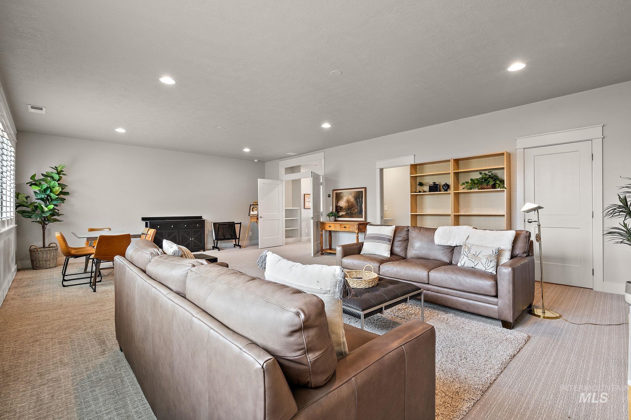 6922 N Agrarian Property Photo 33