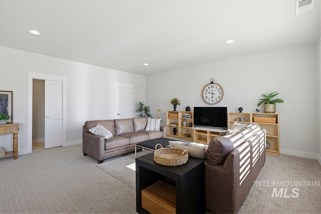 6922 N Agrarian Property Photo 34